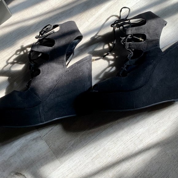 Aldo Ankle High Wedges - Picture 2 of 5